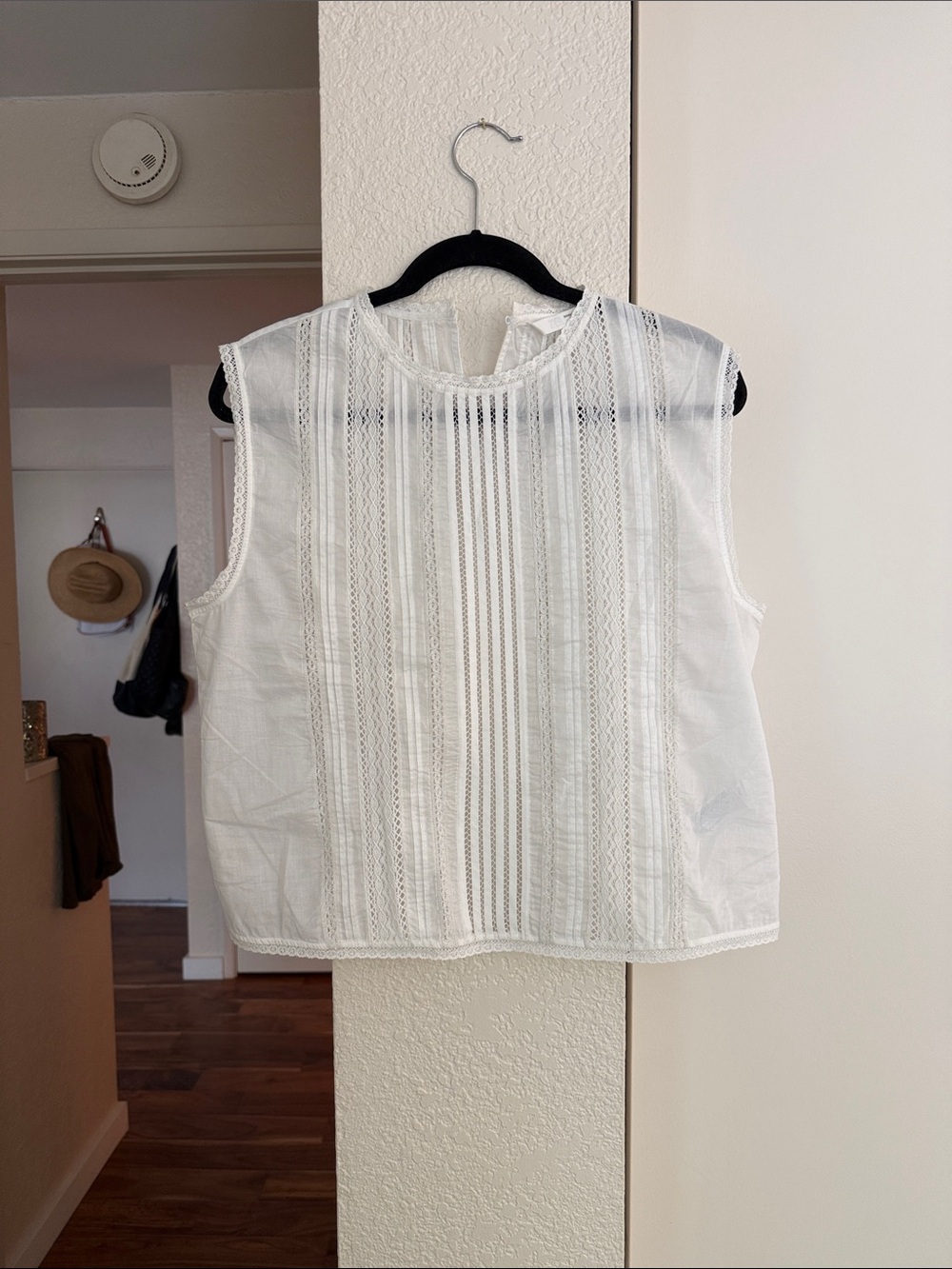 Zara White Sleeveless Lace-Trim Blouse
